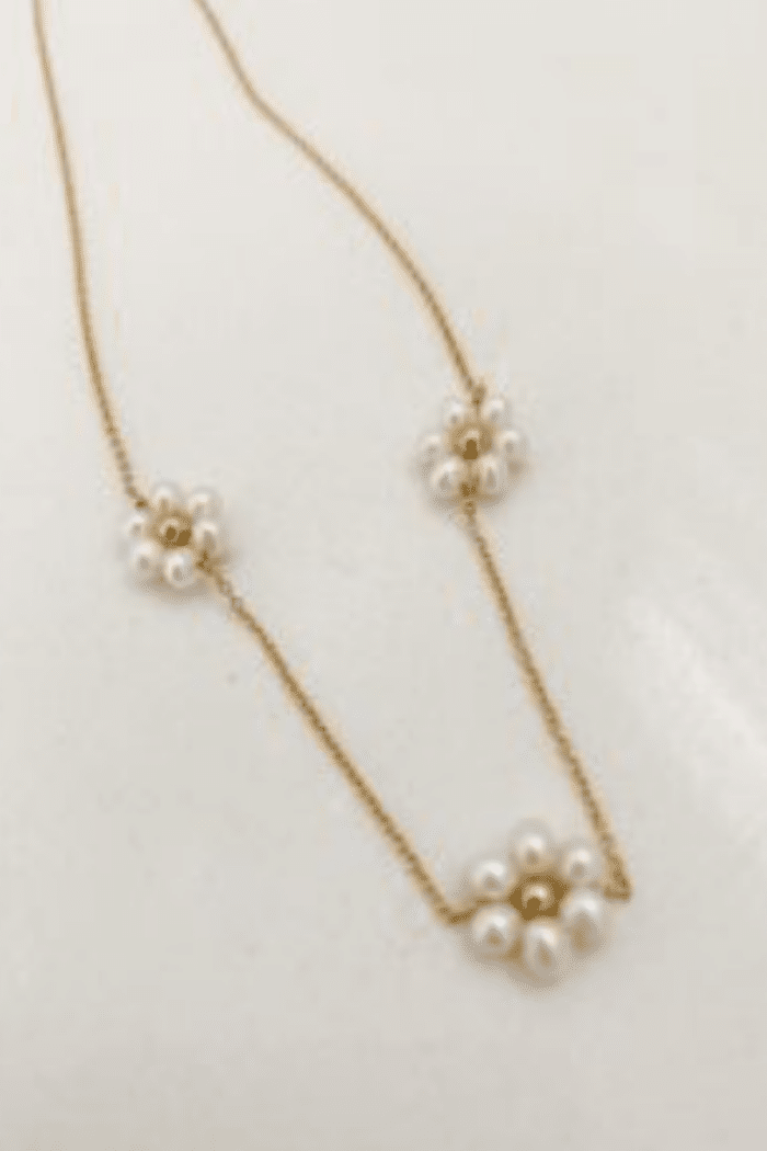 Pretty flower pearl gold necklace